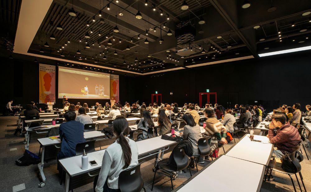 Améliorer les conférences académiques avec le système de communication sans fil full-duplex Retekess TT129